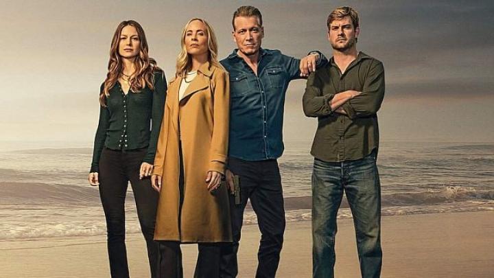 مسلسل The Waterfront الموسم الاول مترجم كامل